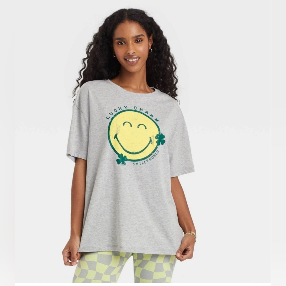 Women's Shamrock SmileyWorld Short Sleeve Oversized Graphic T-Shirt, Gray